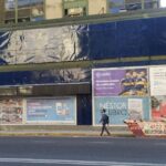 El Bauen tapiado, postal del fin de una época en el barrio