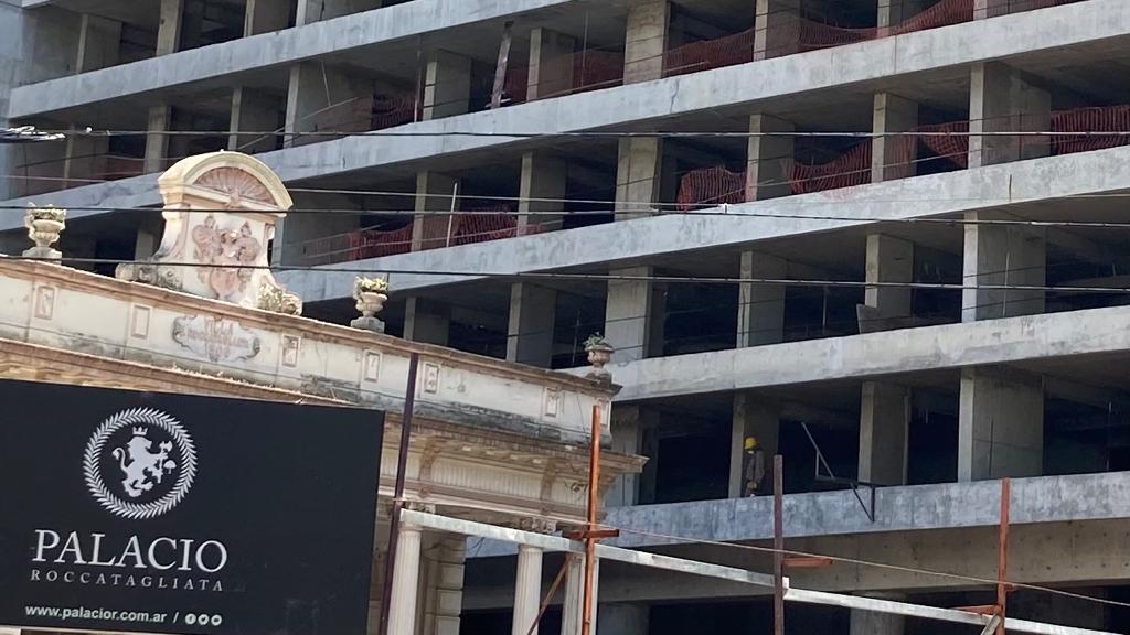 Retomaron obras en las torres del Palacio Roccatagliata