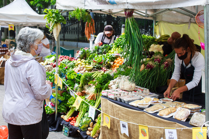 La Feria BA Market visita la Plaza Echeverría este domingo
