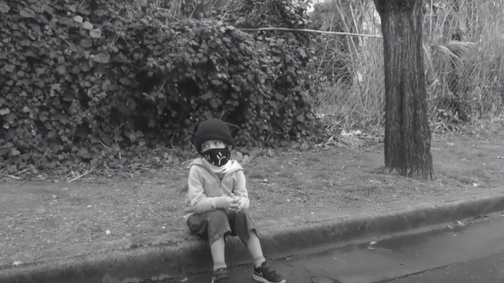 “El último nene en la tierra” está en Saavedra: en pandemia, padre e hijo hicieron un corto postapocalíptico