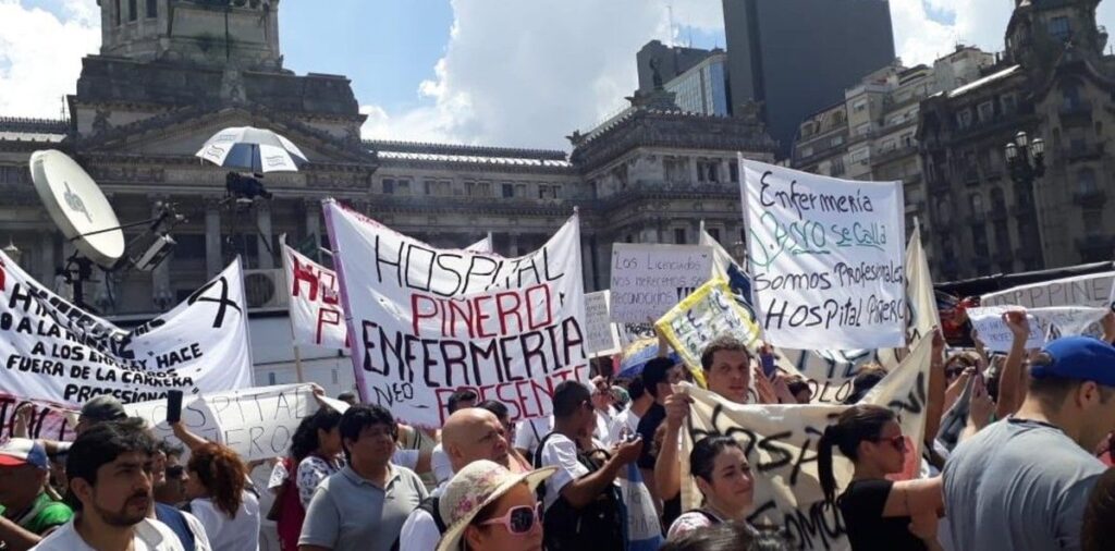 Protesta de enfermeros porteños: marcha y atención mínima en guardias hospitalarias