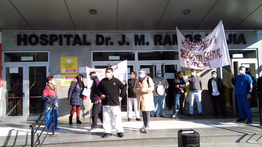 Cese de actividades en el Ramos Mejía por mejoras salariales