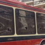 Recoleta: detuvieron a un conductor que rompió los vidrios de un colectivo con un bate de béisbol
