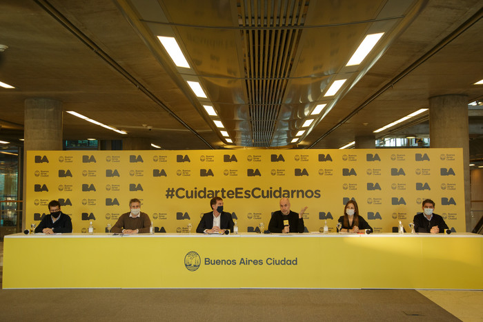 Reuniones sociales, deportes grupales y más actividad en escuelas: inicia el distanciamiento social en la CABA