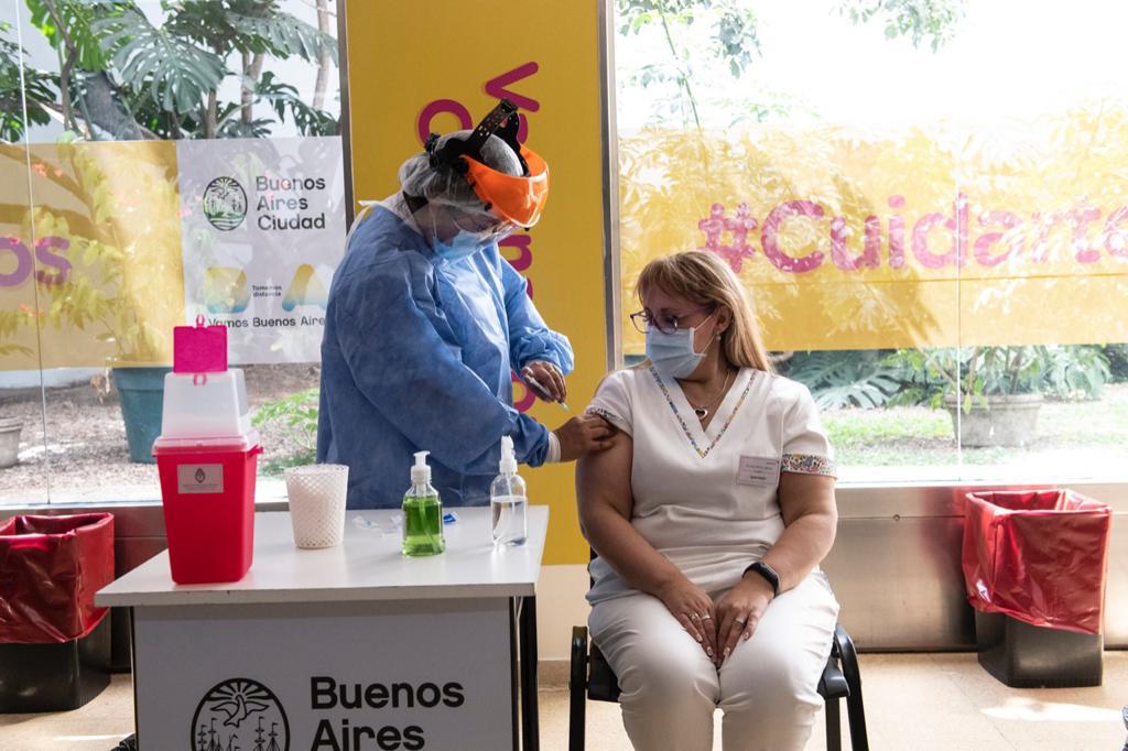 Una enfermera del Hospital Argerich fue la primera en vacunarse contra el Covid-19 en la Ciudad