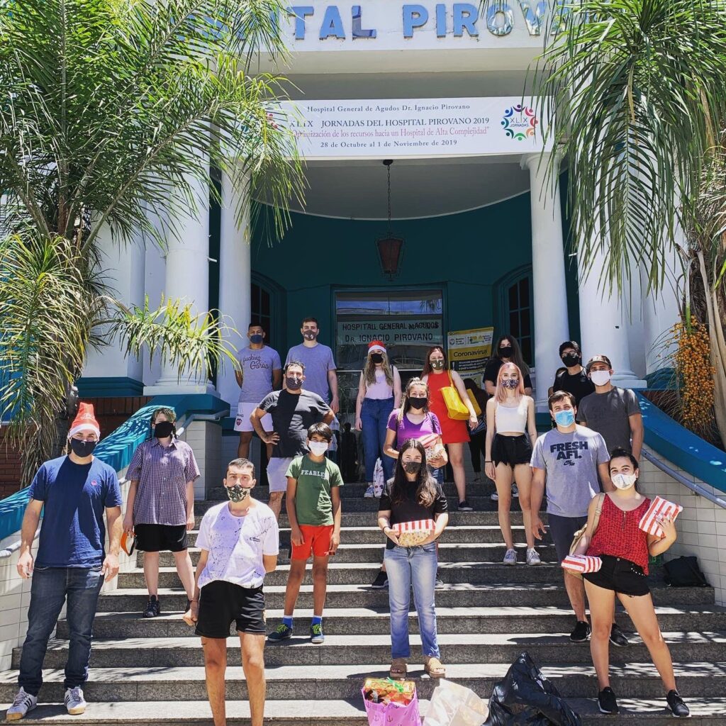 Militantes de la UCR de las Comunas 12 y 13 entregaron juguetes al Hospital Pirovano