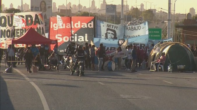 Tras 21 horas de corte, movimientos sociales levantaron las protestas en el Puente La Noria