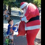 Previo a la navidad, Papá Noel visitó la Feria del Parque Saavedra