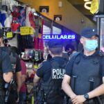 Operativo policial en galería de Balvanera