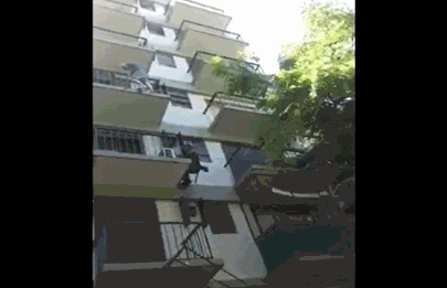 Policía impidió que persona se arroje al vacío en Parque Patricios