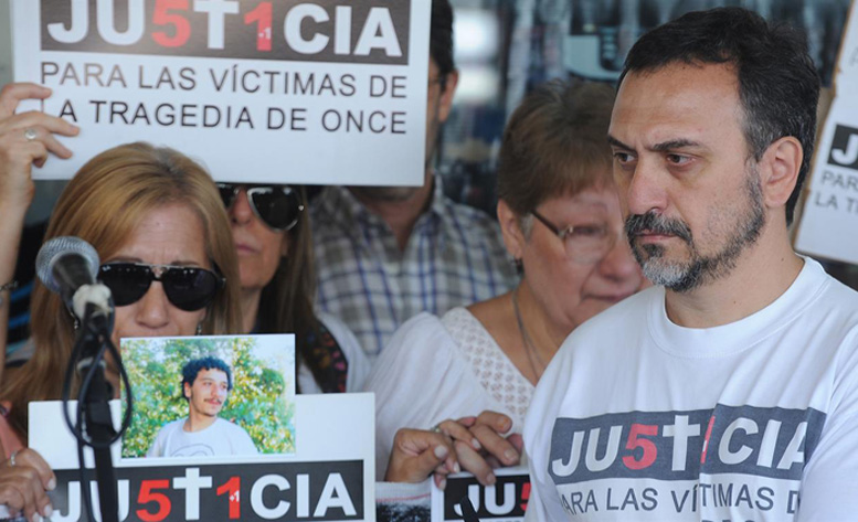 Familiares de las víctimas de Once rechazan la excarcelación de exfuncionarios