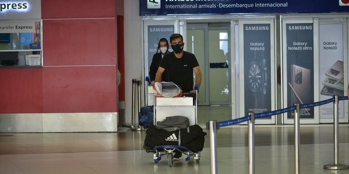 47 personas que llegaron de Reino Unido fueron aisladas