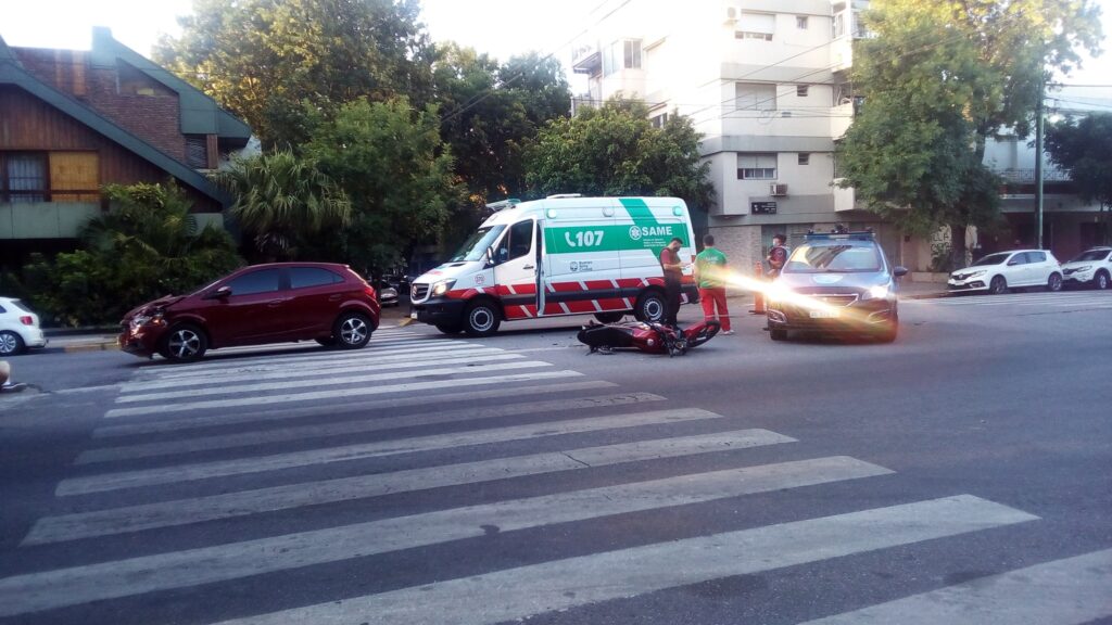 Hubo un choque en Lugones y Huidobro y los vecinos piden un semáforo