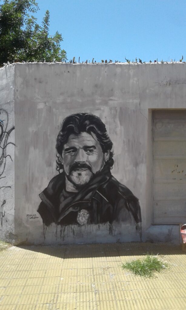 Avanza la pintura de un mural de Maradona en Quesada y Plaza Oeste