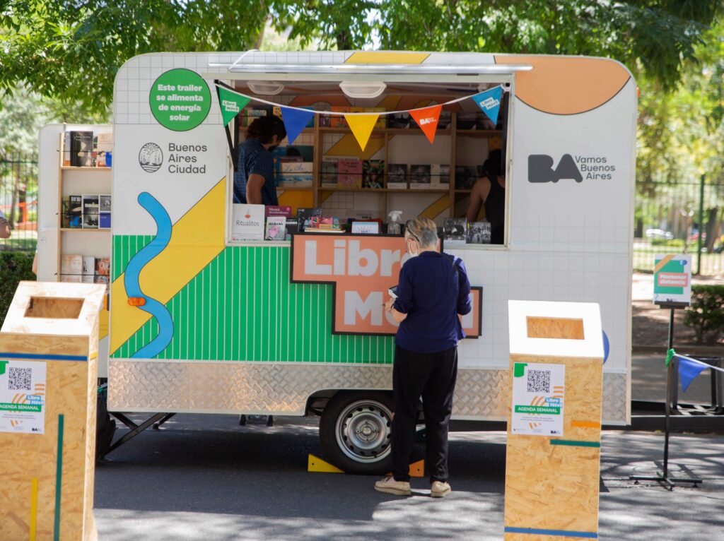 El Libro Móvil regresa a la Plaza Echeverría con títulos de Clavileño Ediciones y Grupo Editorial Sur