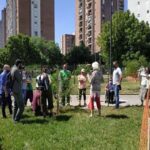 Plantación de árboles en el parque de La Flora nativa de La Boca