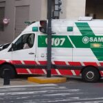 Una ambulancia del SAME que trasladaba a un paciente chocó contra dos semáforos en el Bajo porteño