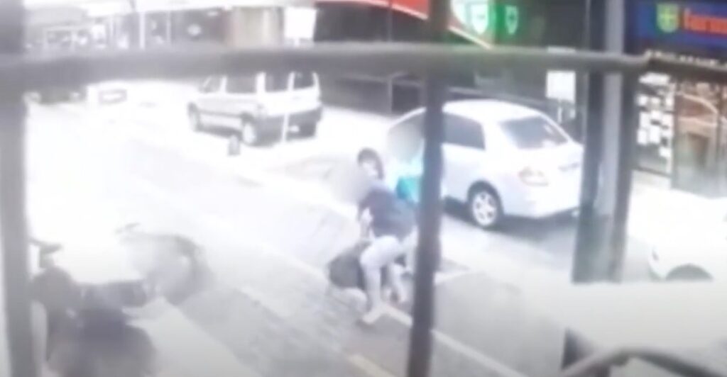 Dos hombres intentaron robar usando gas pimienta y picana en el microcentro porteño