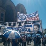 Protesta frente al shopping Abasto para que reabran los cines