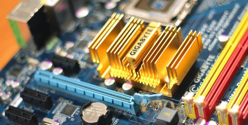 Un comercio de Villa Urquiza colecta, repara y dona computadoras: “La pandemia expuso más que nunca la brecha digital”