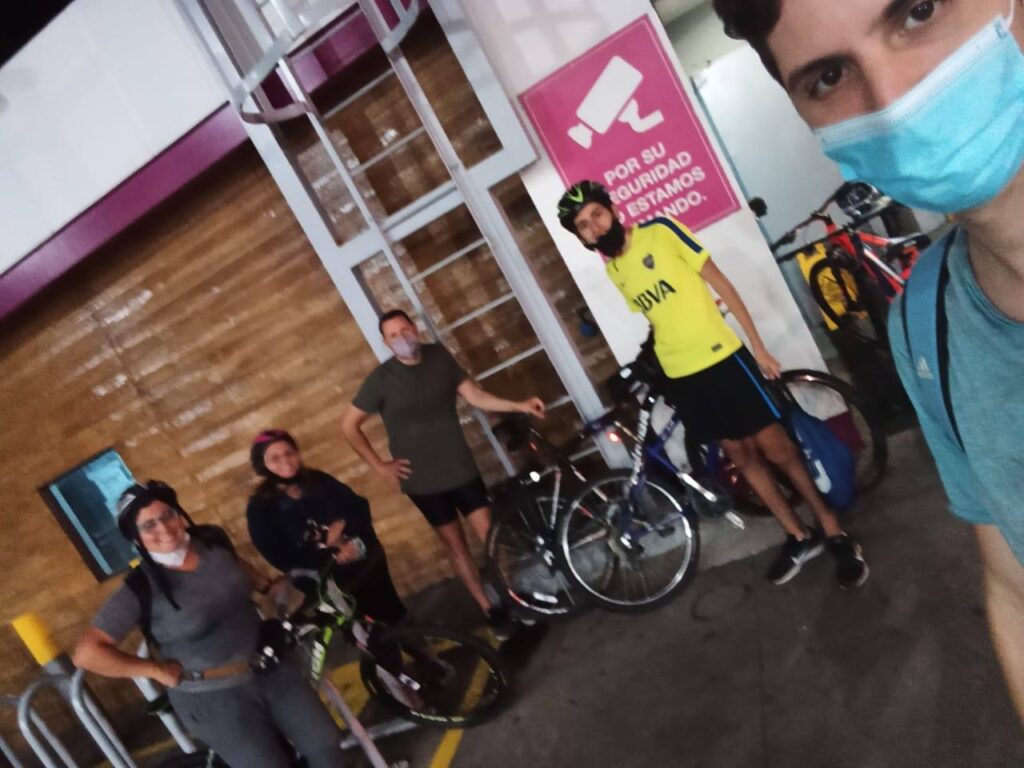 Flores a Pedal: vecinos de zona sur llegan en bicicleta a los parques de Saavedra y más allá
