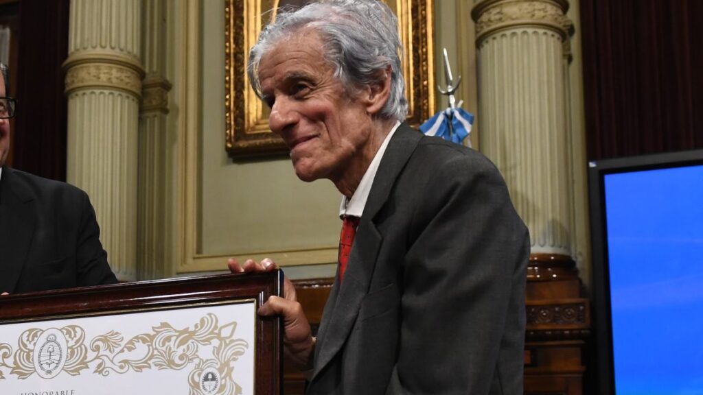 El Centro Ana Frank repudió dichos de Juan José Sebreli que “ofenden la memoria de las víctimas” del Holocausto