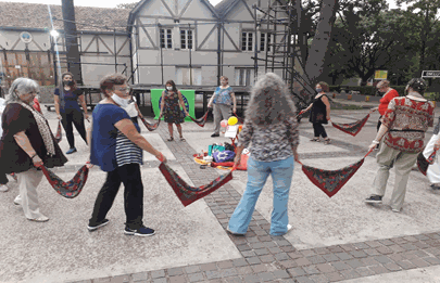 Se cumplieron 22 años de los encuentros de danzas circulares