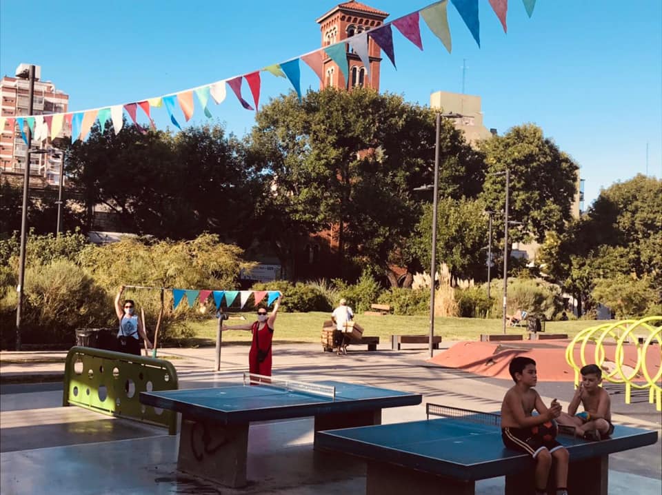 La murga Los inconscientes de Almagro puso banderines en el Parque de la Estación y Plaza Fumarola