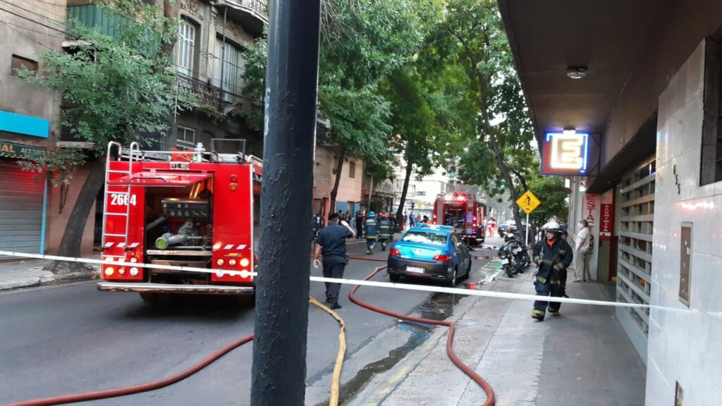 Incendio en Combate de los Pozos al 600: al menos siete personas afectadas