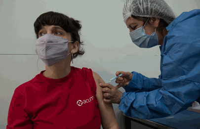 Empleados de ACUMAR se vacunan contra el Covid-19