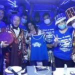 Radio móvil: los Magos de Saavedra transmiten en vivo mientras recorren en micro la Ciudad