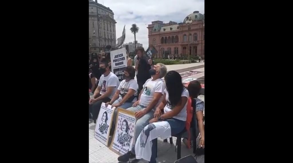 Acto en Plaza de Mayo en repudio al femicidio de Úrsula Bahillo