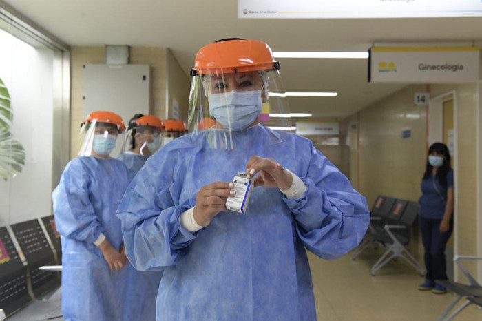Ciudad empieza a vacunar a trabajadores de geriátricos