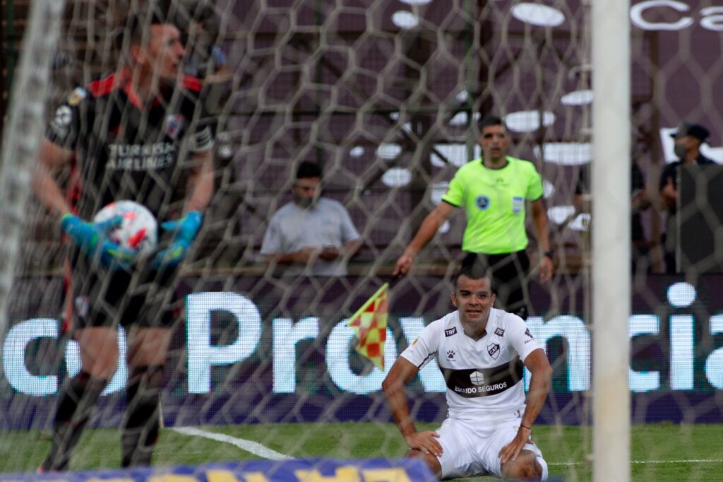 Platense cayó ante River por un ajustado 1 a 0 en Vicente López