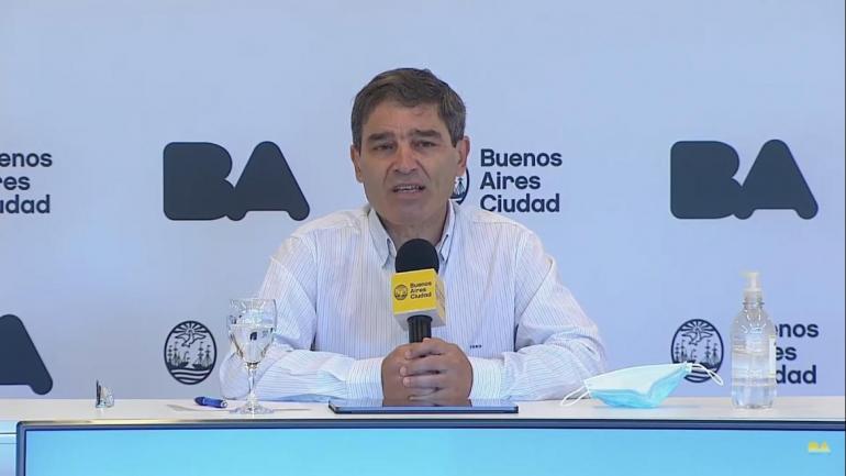 Ciudad usará las dosis de Sinopharm para vacunar al personal de la salud y no a docentes