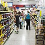 Una familia tipo necesitó ingresos de $54.366 para no ser pobre y $83.499 para ser de “clase media”
