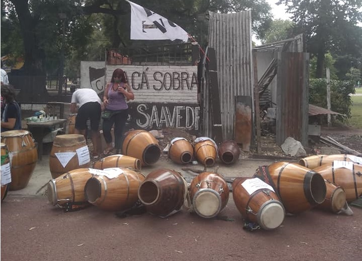 El grupo de candombe Los Tambores No Callan se presentó en el Parque Saavedra
