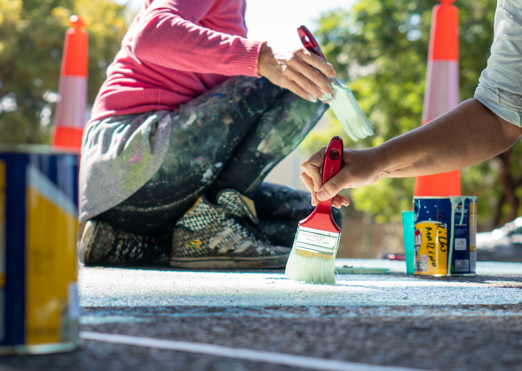 Por el “Día del Agua”, Ciudad pintó un mural en el pavimento sobre la traza entubada del Medrano