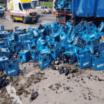 Cayó la carga de un camión con cervezas en Villa Lugano
