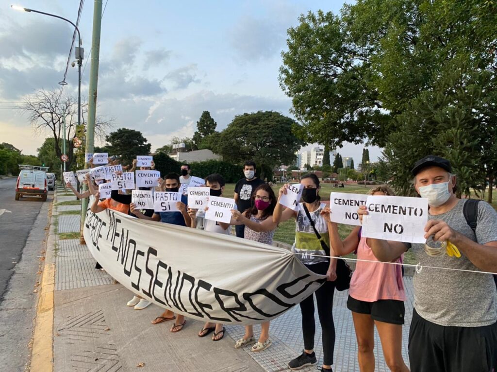 Nueva protesta de vecinos contra los senderos en La Copita: “No queremos más cemento”