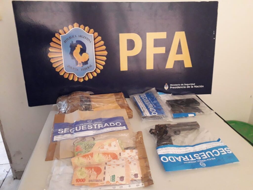 Cinco detenidos acusados de distribuir billetes falsos en Villa del Parque