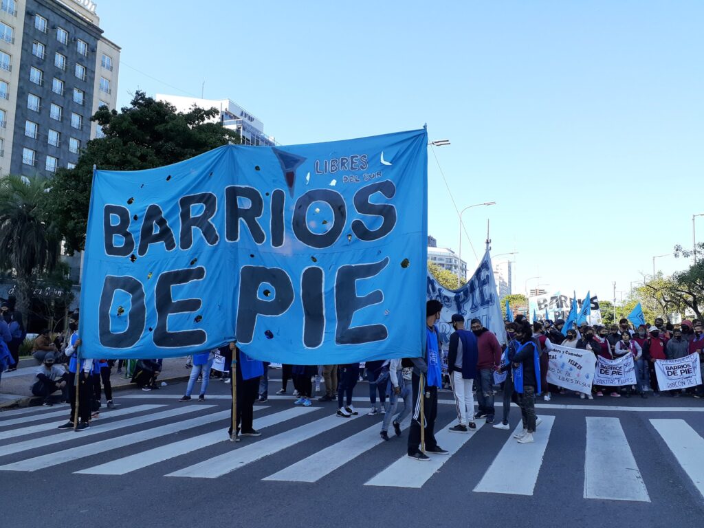 Barrios de Pie marcha en la avenida 9 de Julio y denuncia que Nación ajusta en comedores