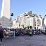 Transportistas, instituciones y personas con discapacidad protestaron frente al Obelisco