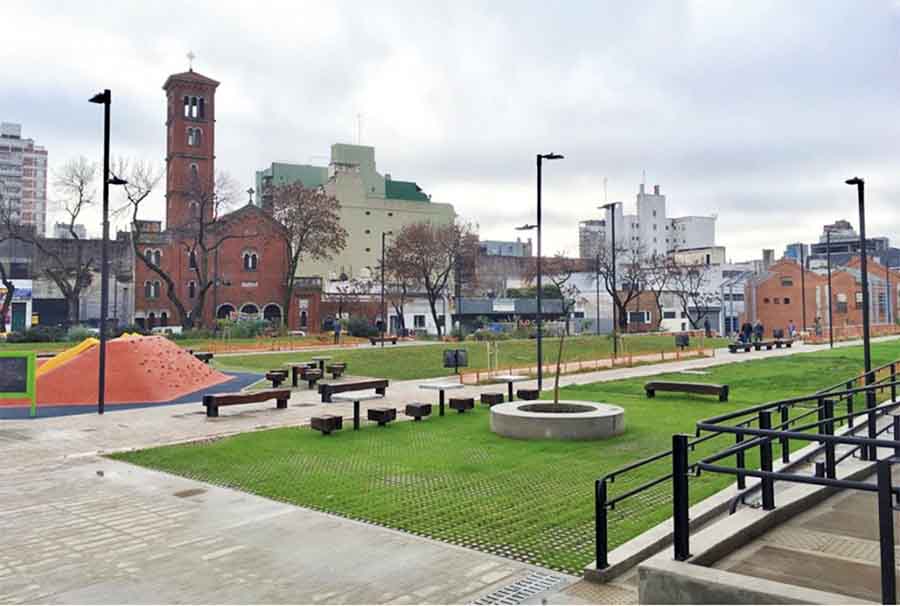 Por el Día de la Memoria, plantan árboles en el Parque de la Estación