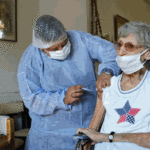 Empezó la inscripción a mayores de 75 años para vacunarse contra el coronavirus