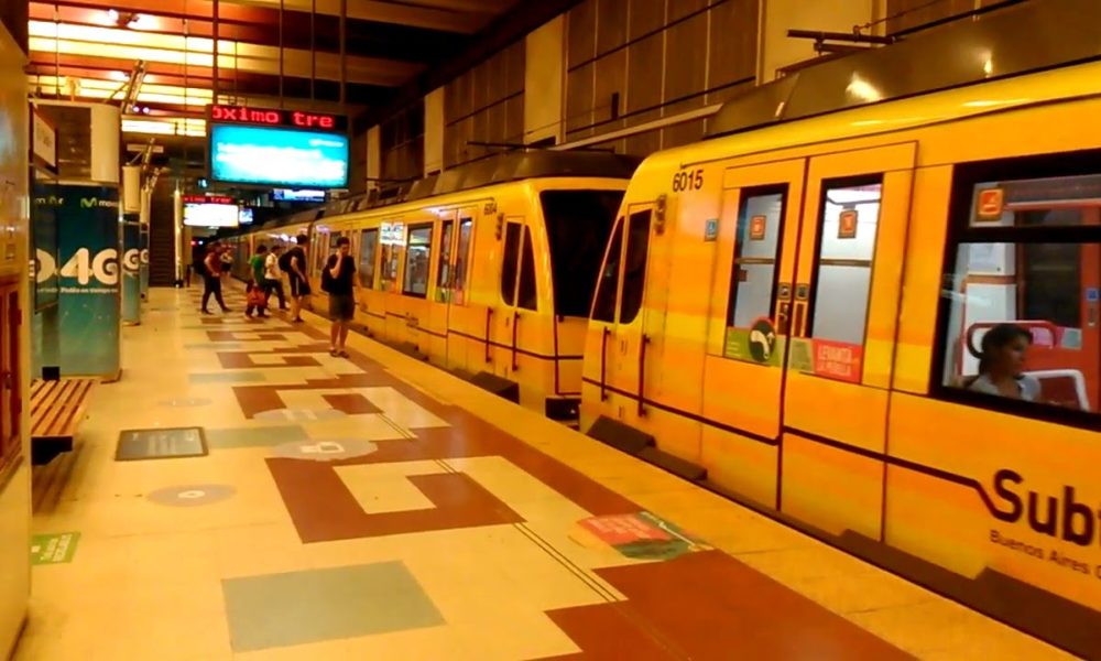 Demoras en la Línea B de subtes por anegamientos en las vías