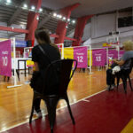 Luego de los aglomeramientos sumaron centros para vacunar a mayores de 80 años