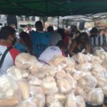 “Panazo” en Once: regalaron cientos de kilos de pan para denunciar las subas en las materias primas