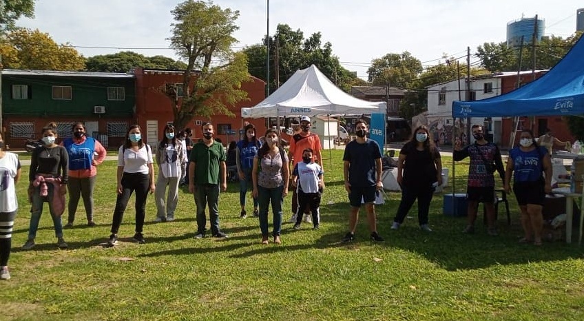ANSES montó un operativo en Barrio Mitre para que los vecinos realicen trámites