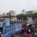 Movimientos sociales cortaron la 9 de Julio y el Metrobus en reclamo de vacunas y planes